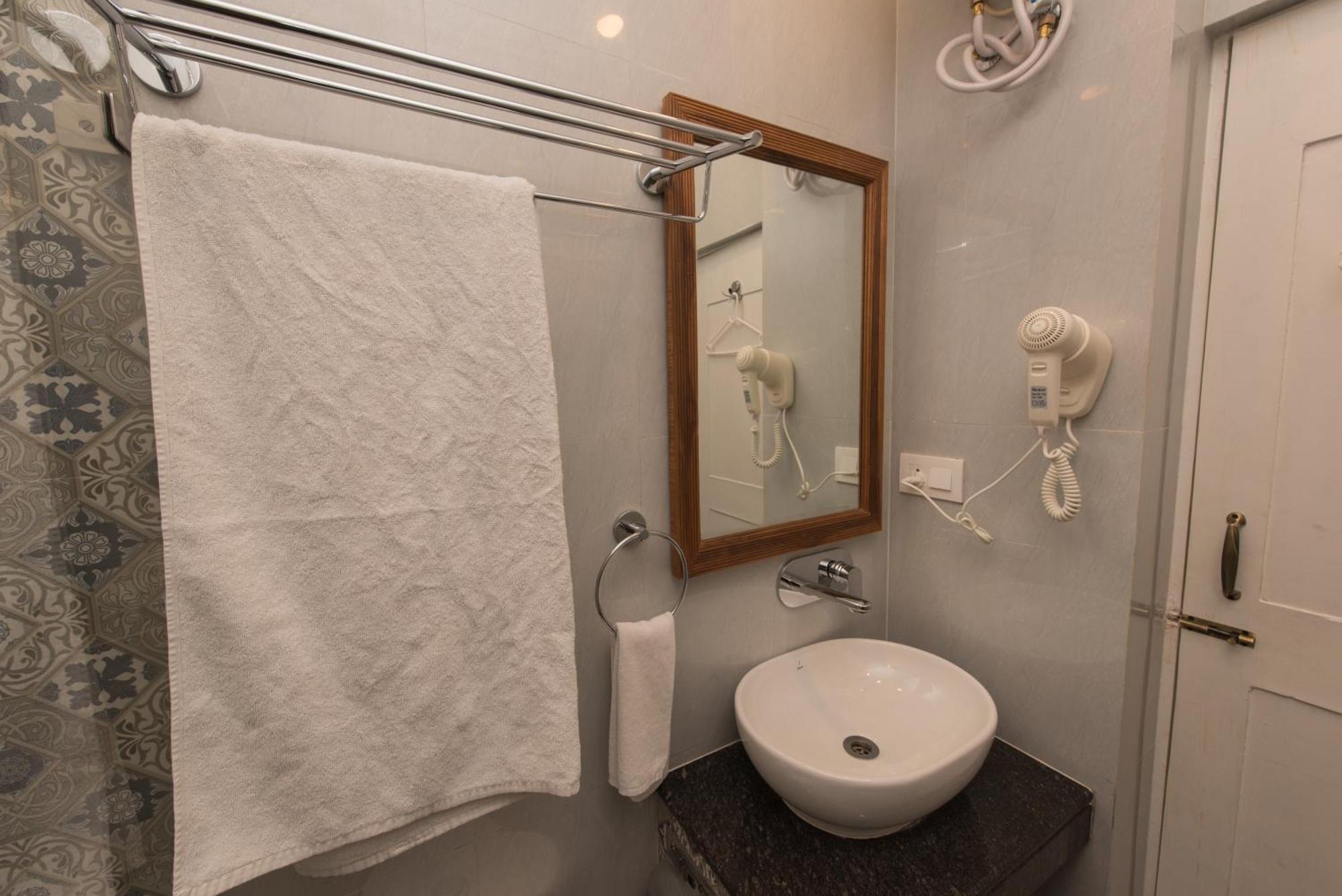 Apartment 2 Bedroom Apartment In Resort On Candolim Beach